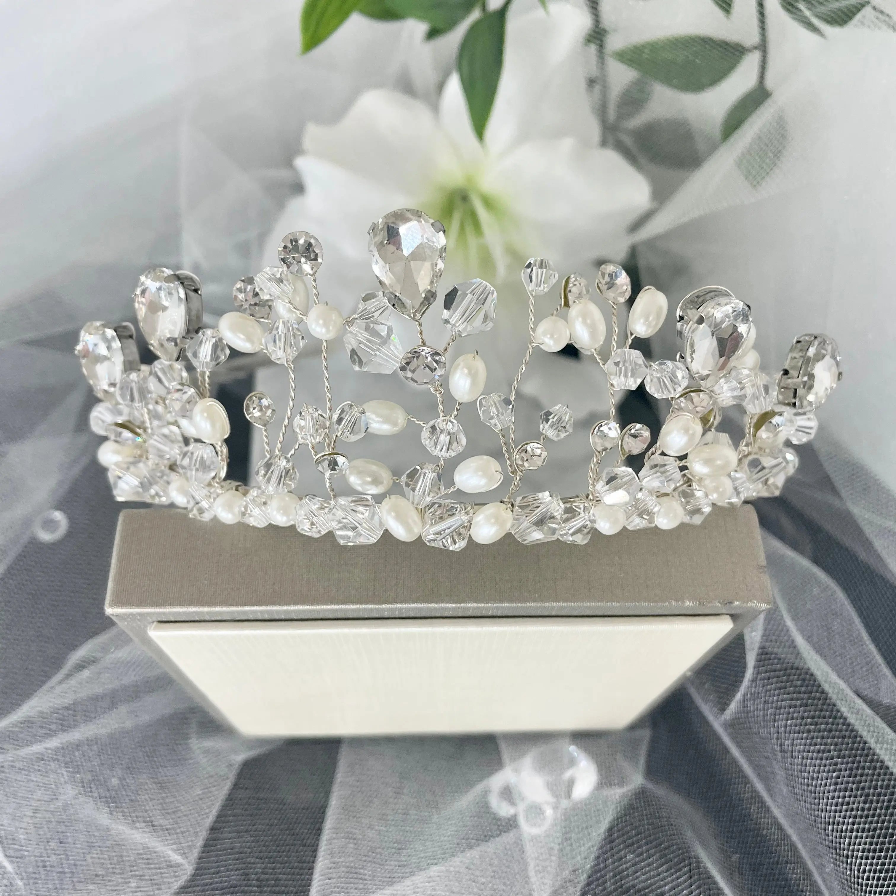 Amara Tiara: Exquisite Handcrafted Crystal and Pearl Adorned Masterpiece.