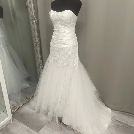 Amber Lace Wedding Dress featuring a mermaid silhouette with lace and crepe materials, sweetheart neckline, low V-back design, and a long trailing train, perfect for modern and elegant brides.