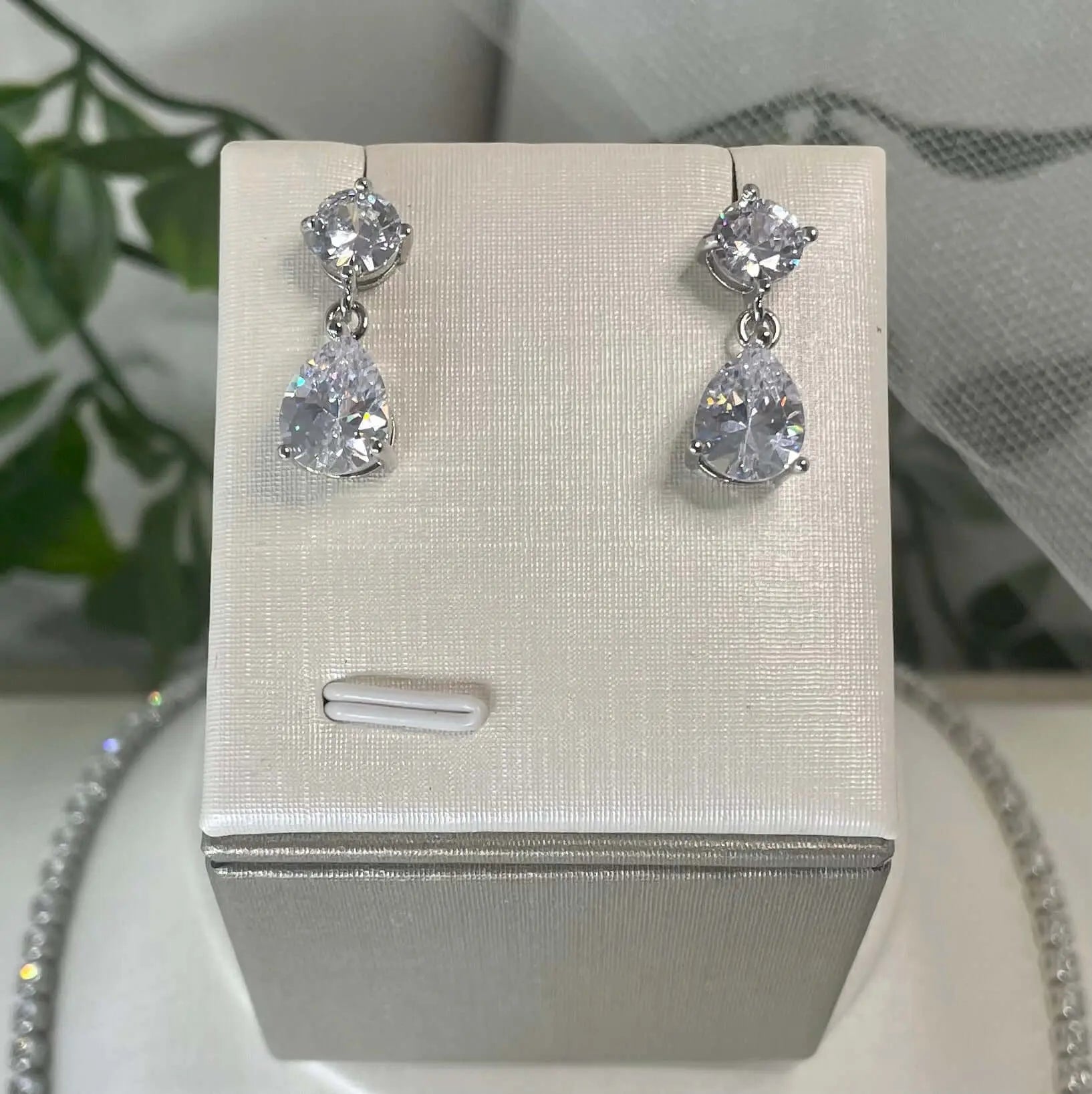 Anita bridal jewelry set featuring a water drop rhinestone pendant and zirconia crystal earrings with silver plating.