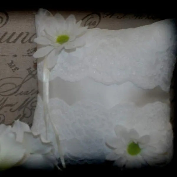 Flower & Lace Ring Pillow Divinebridal