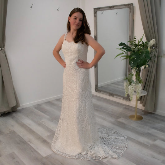 Bride adorned in Gwen Boho-inspired wedding gown, highlighting the wave lace design, sweetheart swirl neckline, and elegant train.