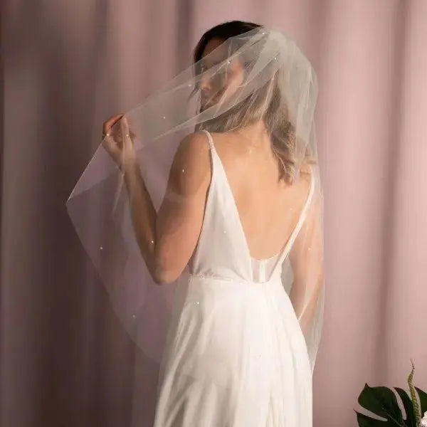 Amelia Scattered Pearl Veil - Divine Bridal