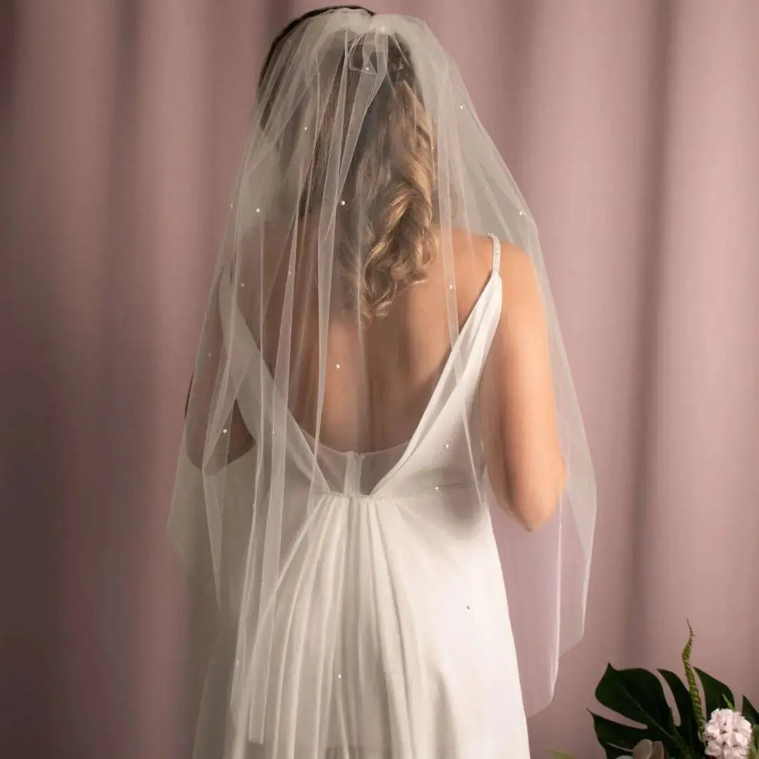 Amelia Scattered Pearl Veil - Divine Bridal