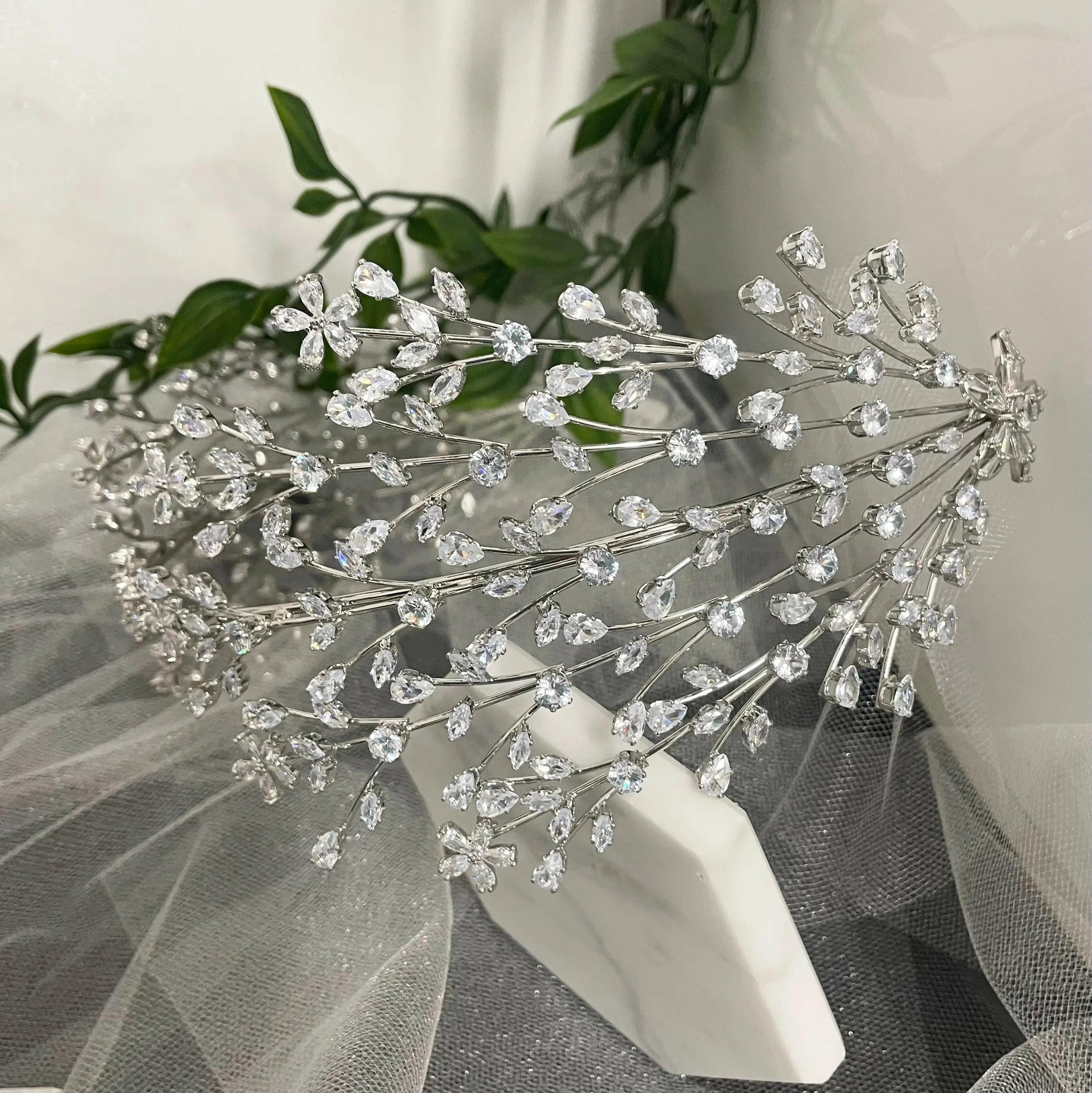 Larisa Bride Headpiece: Dazzling Crystal Elegance.