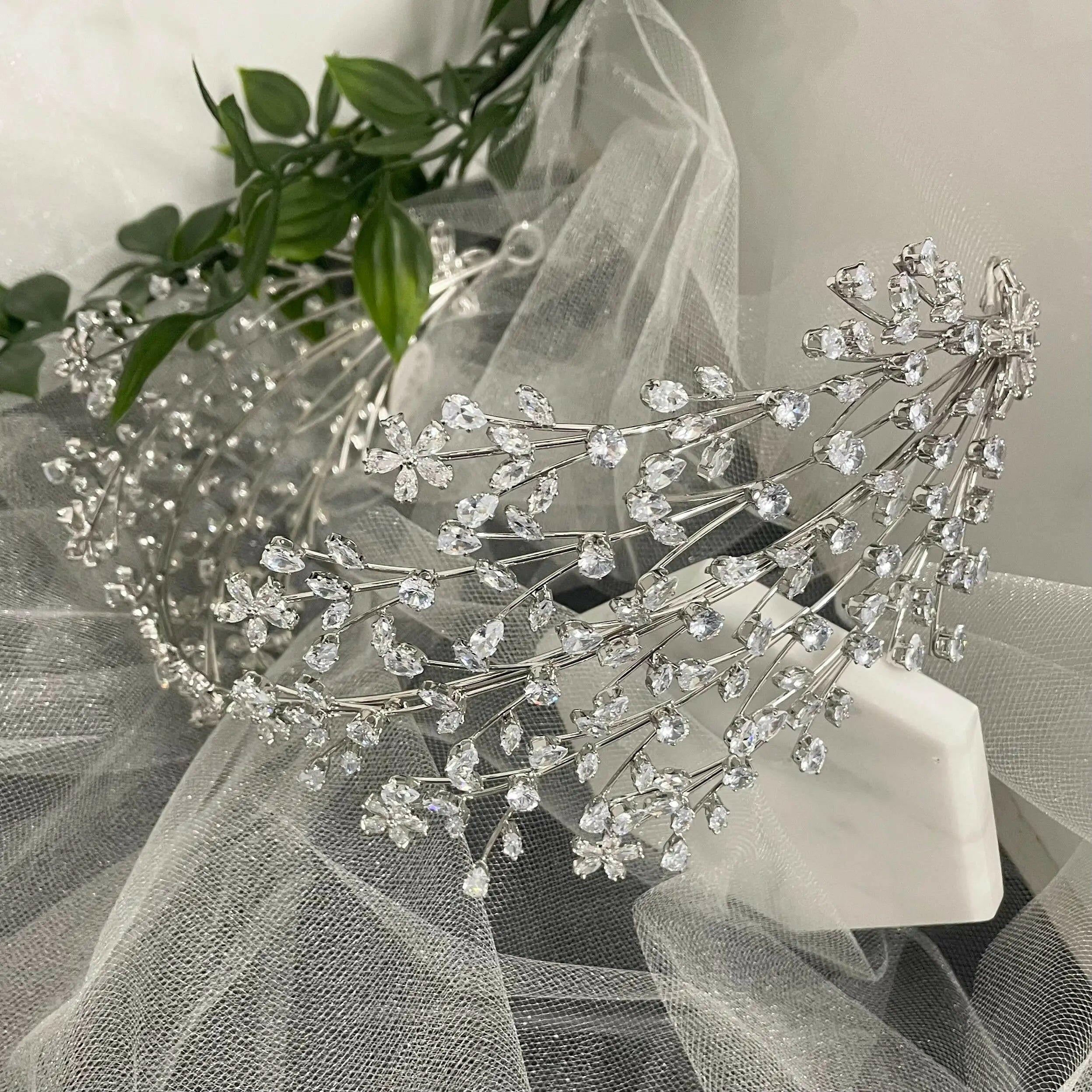 Larisa Bride Headpiece: Dazzling Crystal Elegance.