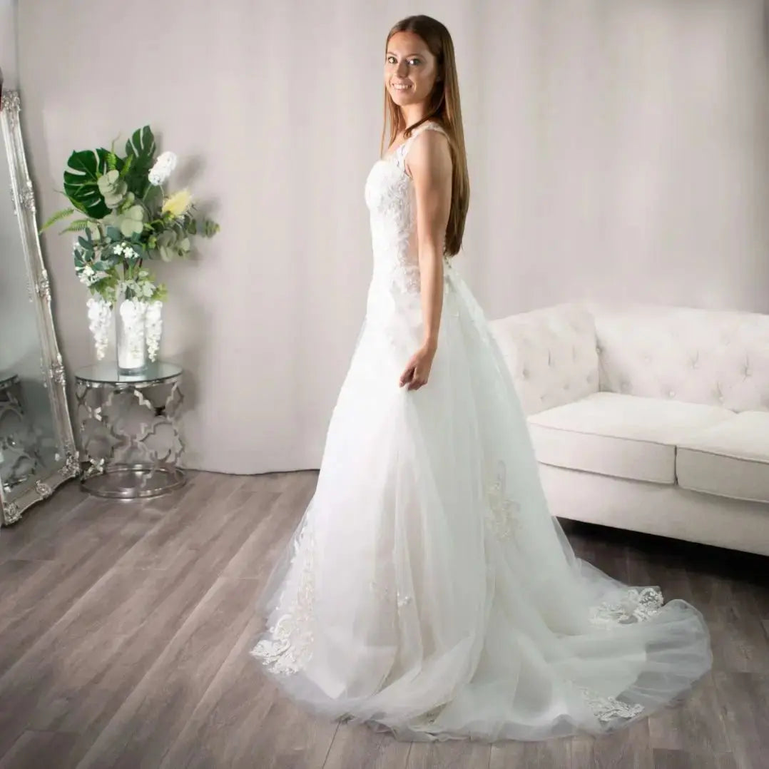 Lucia: V - neckline Elegance in Lace - Divine Bridal