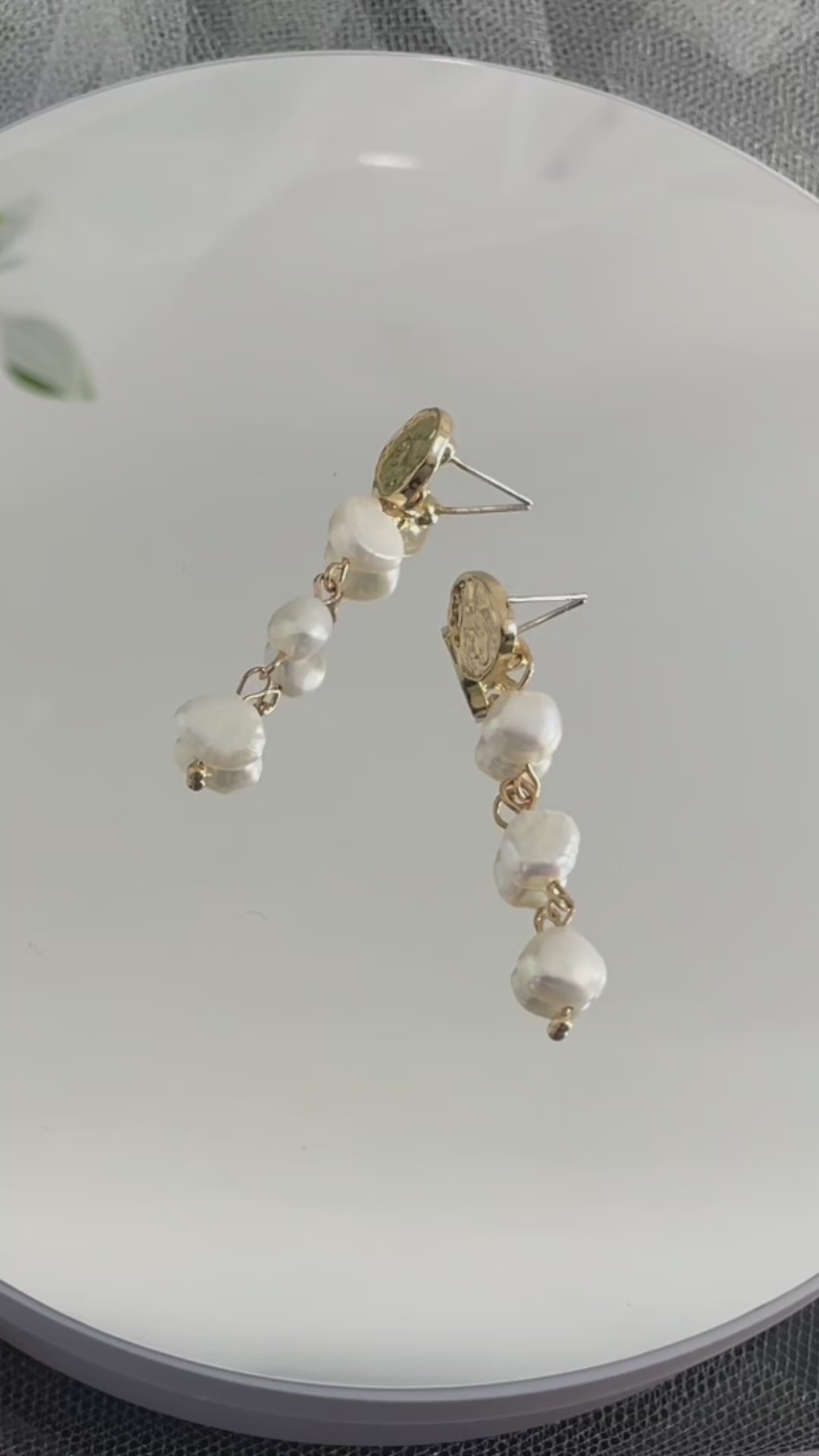 A detailed video showcasing the Lancee Bridal Earrings from various angles, emphasizing the unique baroque pearls, S925 silver setting, and 14K gold accents. The video highlights the earrings' length of 4.8 cm and their high-quality AAA pearls, demonstrating their elegant and luxurious design.