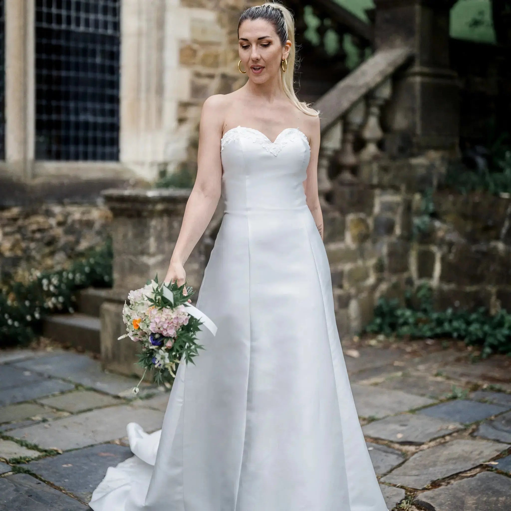 Versatile Summer Wedding Dress with Detachable Sleeves.